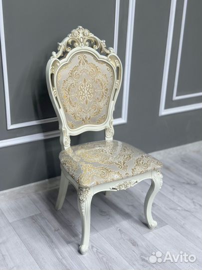 Стол обеденный