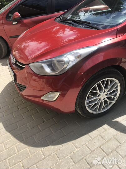 Галогеновые фары на Хендай Элантра 5