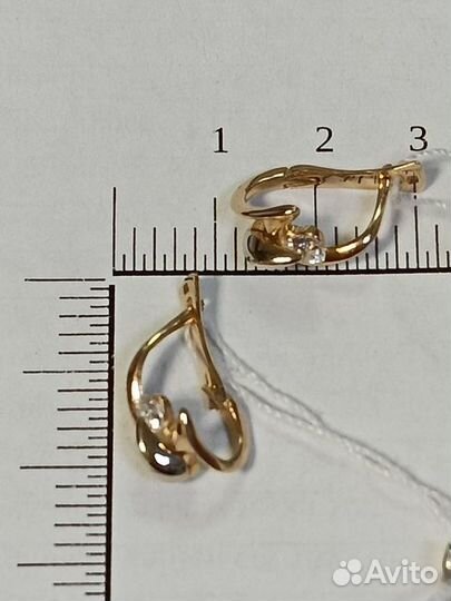 Золотые серьги с камнем
