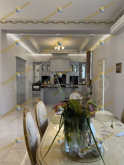 Коттедж 380 м² на участке 6 сот.