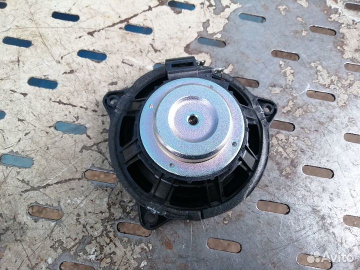 Динамик центральный в торпедо Range Rover Sport 2