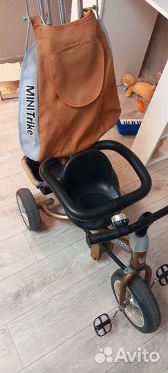 Трехколесный велосипед с родительской ручкой