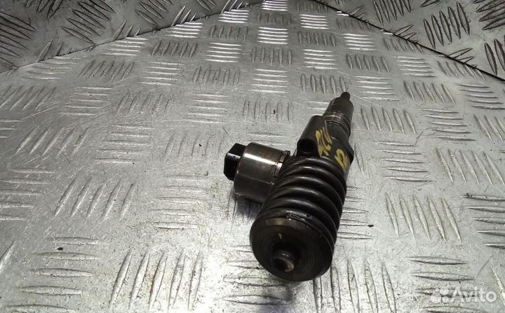 Форсунка топливная Audi A4/RS4/S4