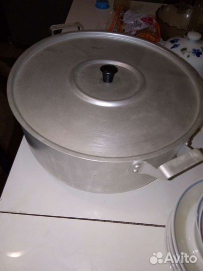 Эмал. и алюминевые кастрюли