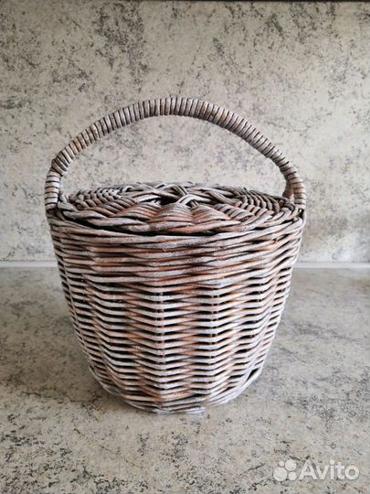 Корзина плетеная с крышкой 4л