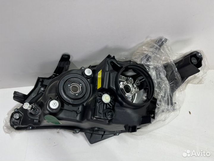 Фара ксенон передняя правая Toyota Camry V50