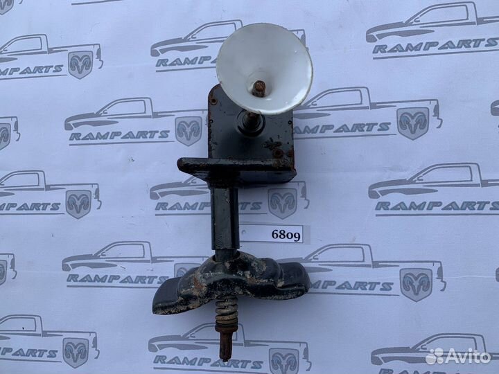 Лебедка запасного колеса