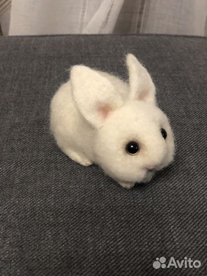 Кролик игрушка из шерсти