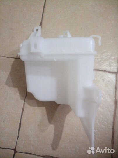 Бачок омывателя Toyota Corolla 2008