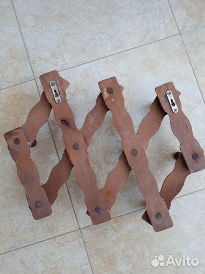 Вешалка деревянная настенная