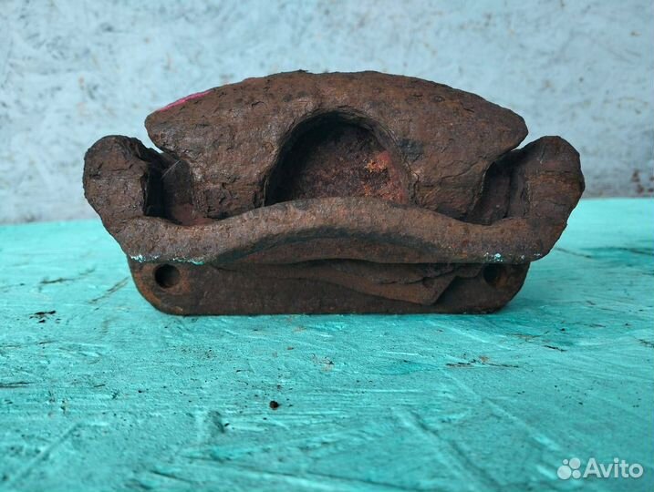 Суппорт передний левый Rover400