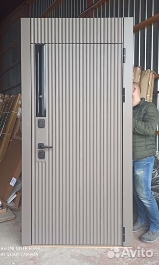 Дверь входная металлическая Стелс с фрамугой