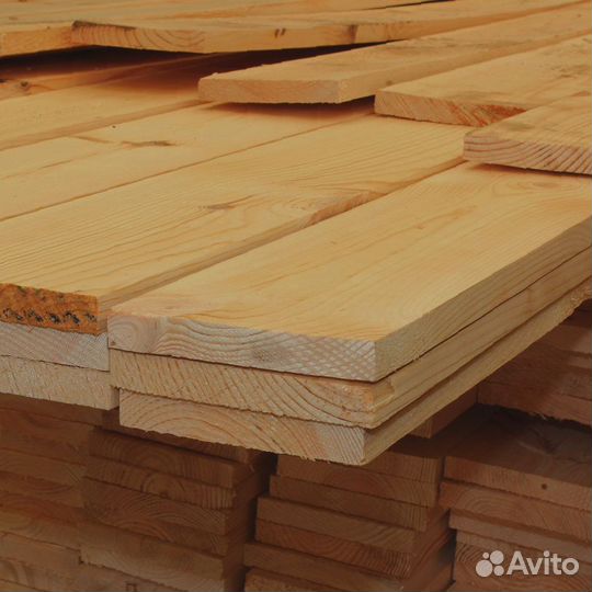 Доски лиственницы 35x140 мм, обработаны для защиты от влаги