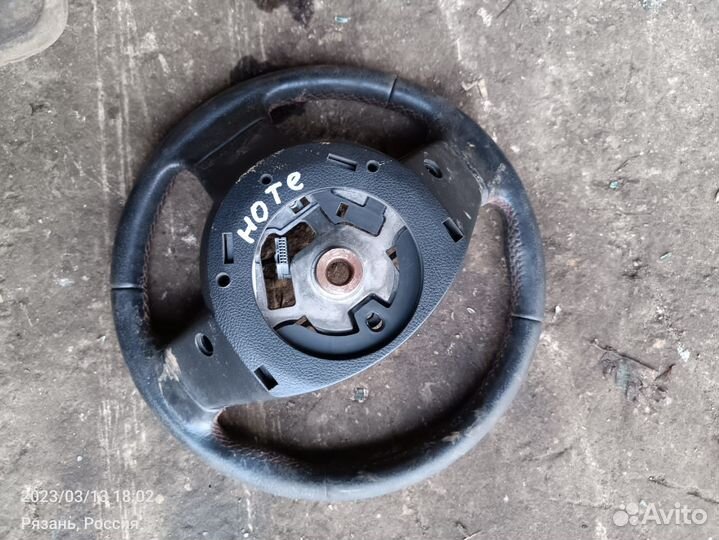 Руль Nissan Note E11