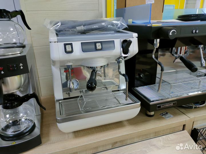 Кофемашина Nuova Simonelli Appia Life (белый)