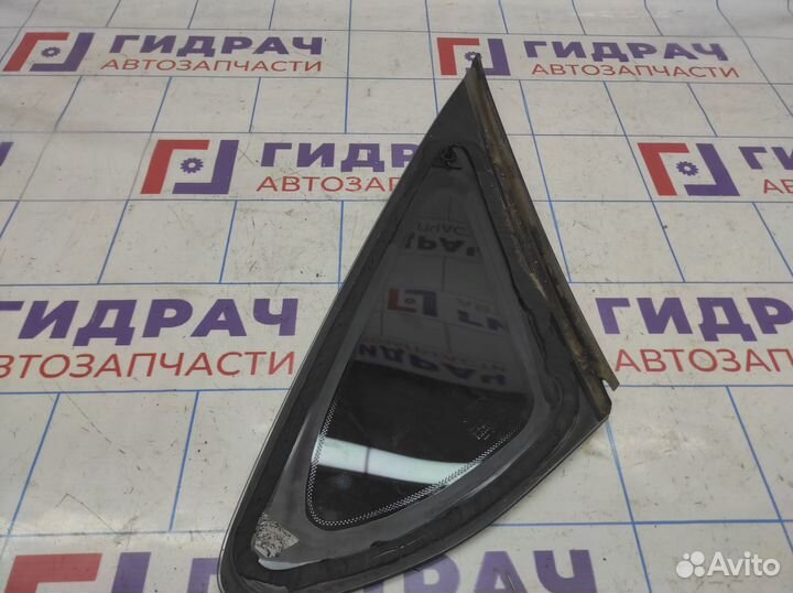 Стекло кузовное глухое левое Ford Focus 2 1362993