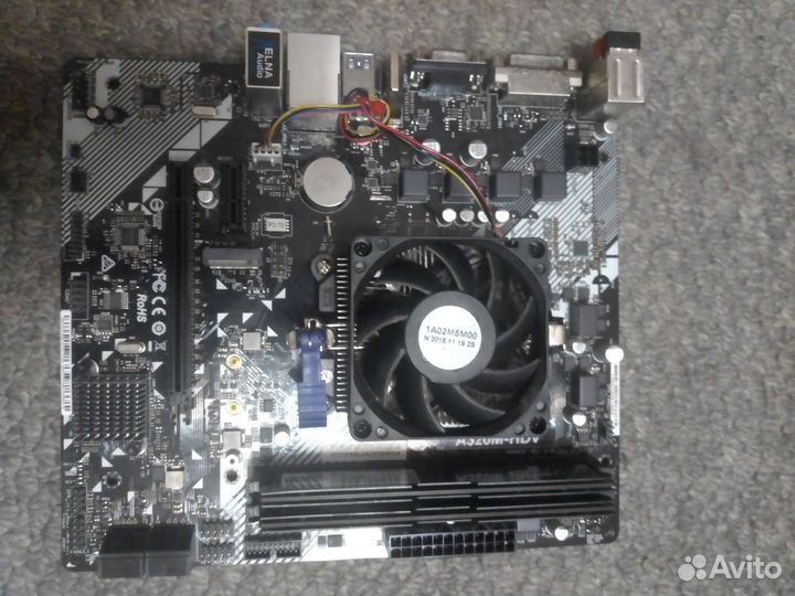 Материнская плата с процессором и памятью