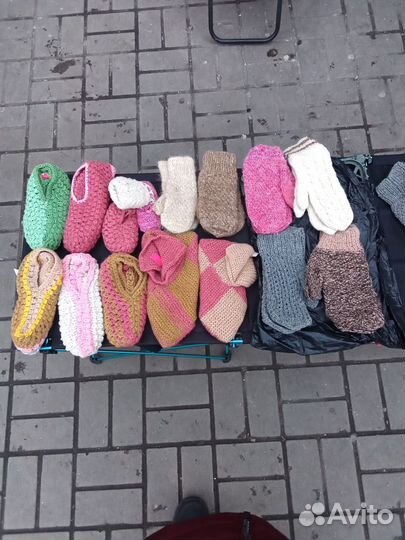 Вязаные ручной работы носки, следки и т. д