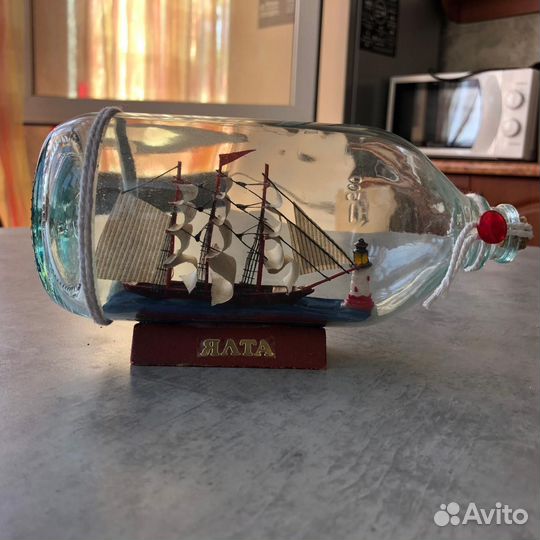Сувенир корабль в бутылке