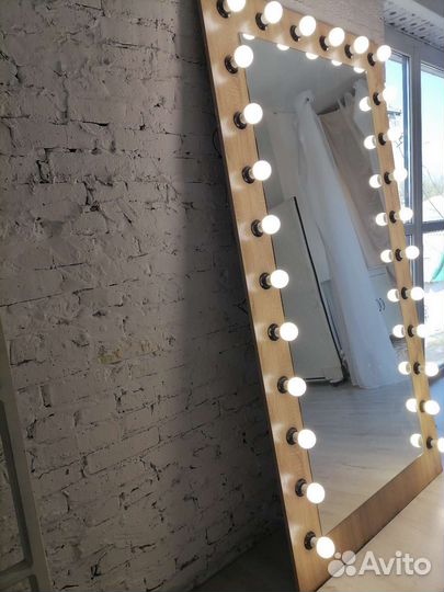Гримерное зеркало с лампочками во весь рост