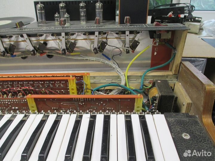 Аналог-синтезатор Vermona Piano-String (GDR )