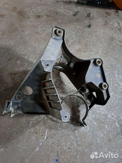 Кронштейн расширительного бачка на BMW E53