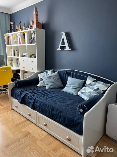 Покрывало и подушки на кровать