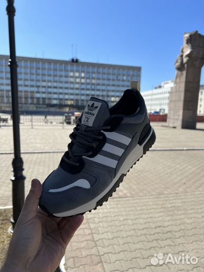 Кроссовки Adidas zx700