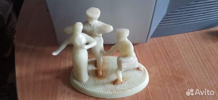 Статуэтка редкая старинная фосфор,светится