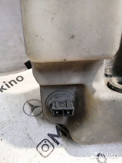 Бочок омыватея Mercdes Ml Gl W164