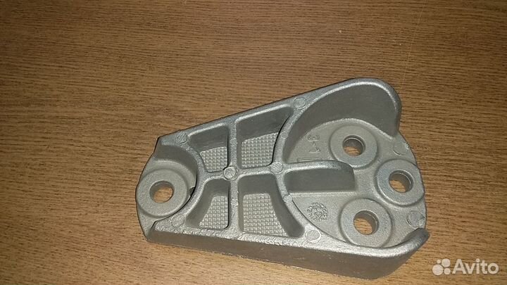 Ford Fiesta Кронштейн крепления двигателя Новый