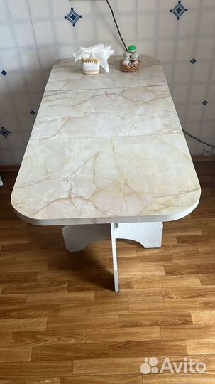 Стол обеденный