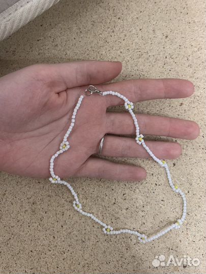 Бусы из бисера с ромашками