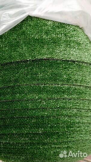 Продам искусственный газон, ширина 3 м, новый