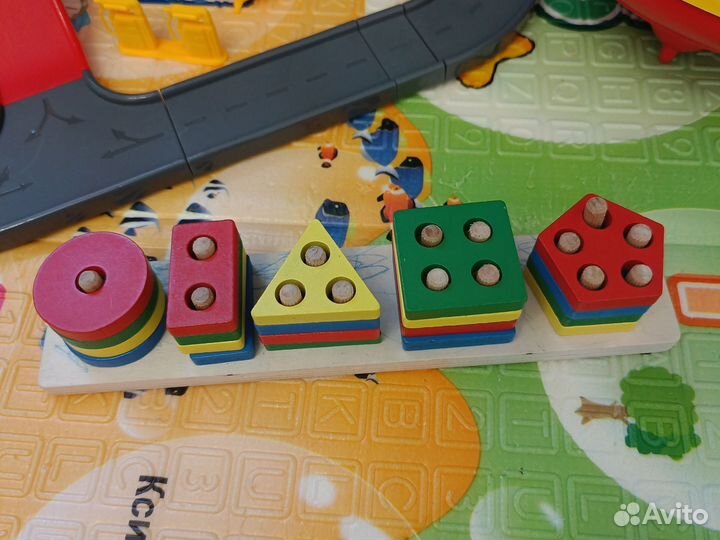 Детские игрушки, каталка, трек с машинками