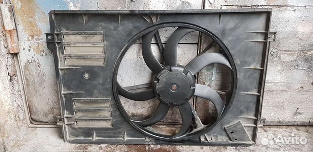 Дифузор радиатора VAG