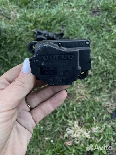 Моторчик заслонки отопителя Volvo S60 S80 xc90