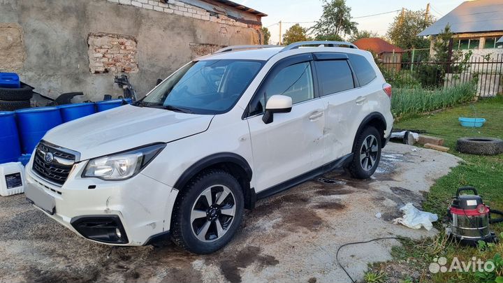 Subaru Forester 2.0 CVT, 2017, битый, 105 000 км