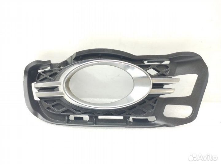 Накладка противотуманной фары передняя левая