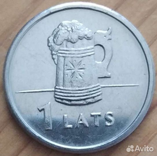 Монета 1 лат 2011 г. Пивная кружка