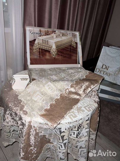 Бархатный скатерть