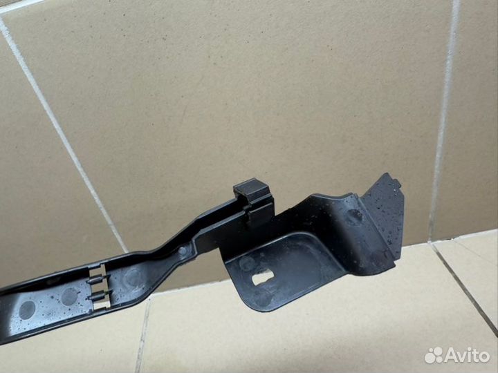 Кронштейн правый Mercedes-Benz E W213 2.0 OM