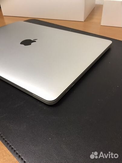 Macbook pro 13 touch bar silver