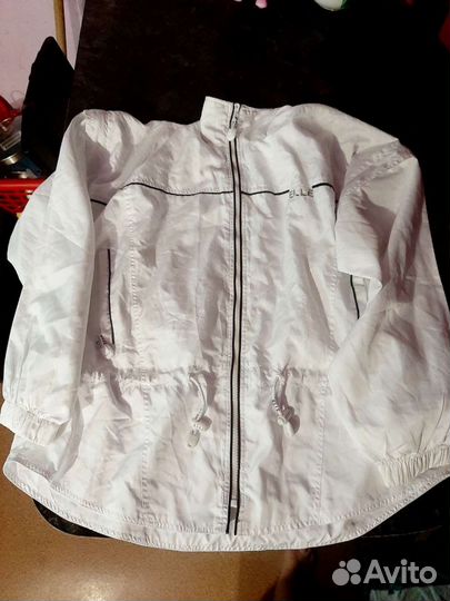 Ветровка женская