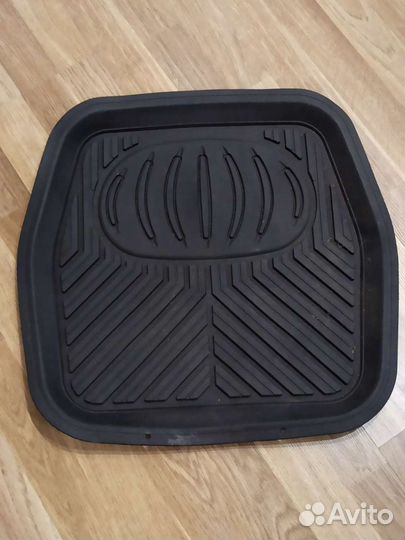 Автомобильные коврики резиновые универсальные