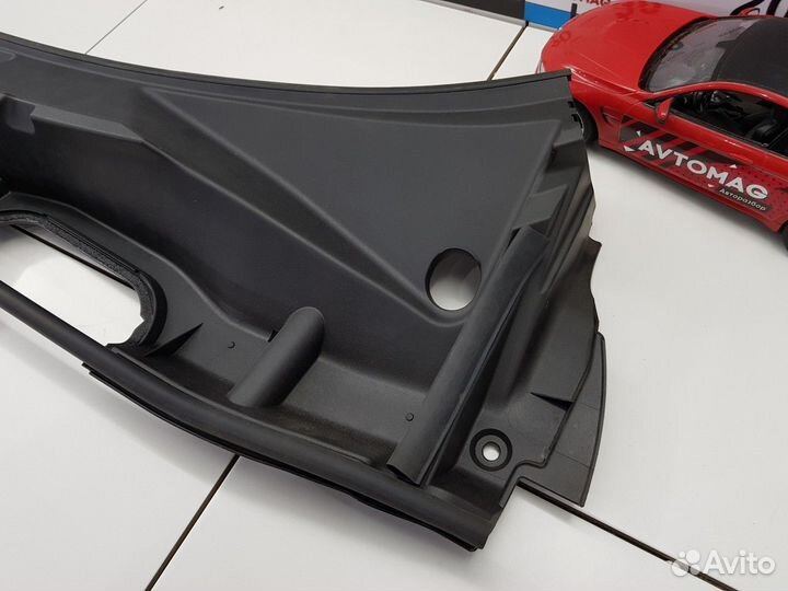 Решетка стеклоочистителя (Toyota RAV4)