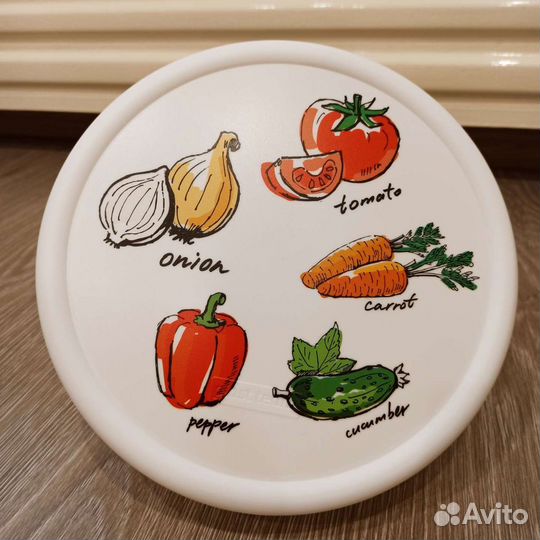 Миски с крышкой (2,1 литра) новые