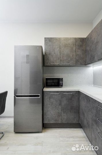 Угловая кухня под потолок на заказ