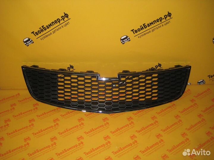 Решётка радиатора нижняя Шевроле Круз 2009