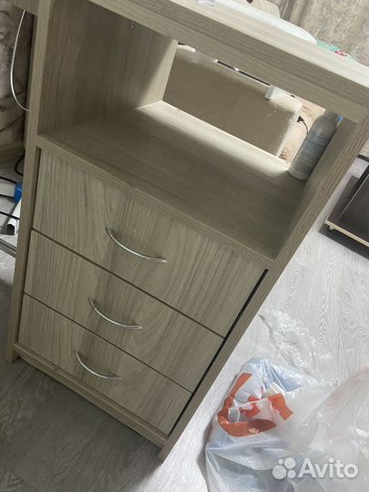 Маникюрный стол